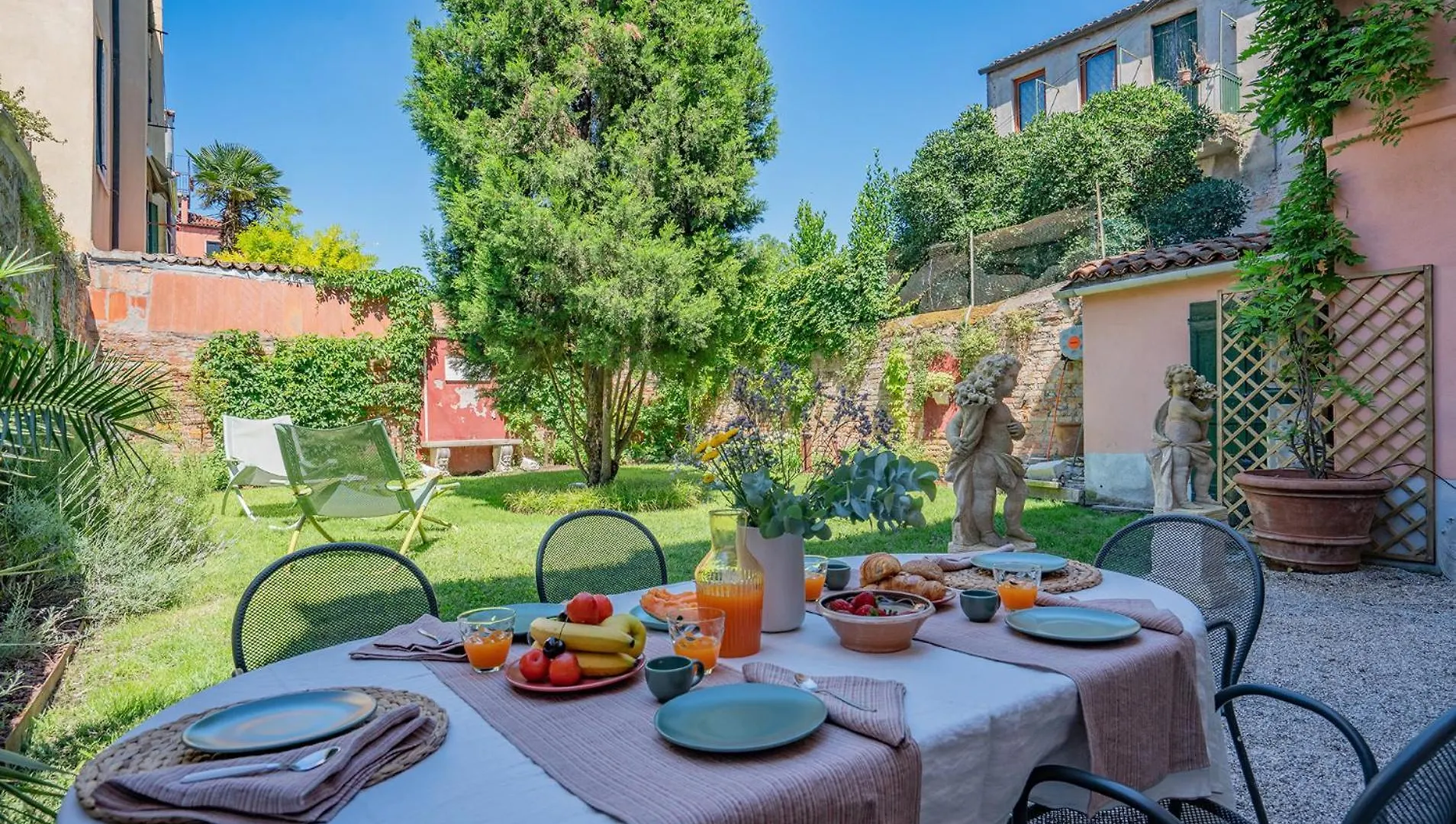 Apartment Casa Della Sensa 1 Garden & Canal View Venice