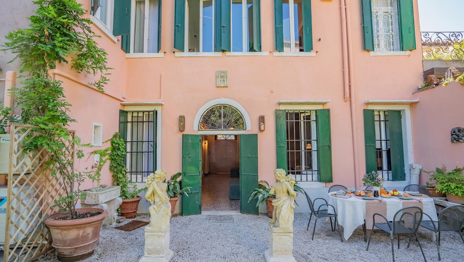 Casa Della Sensa 1 Garden & Canal View Venice 0*,  Italy
