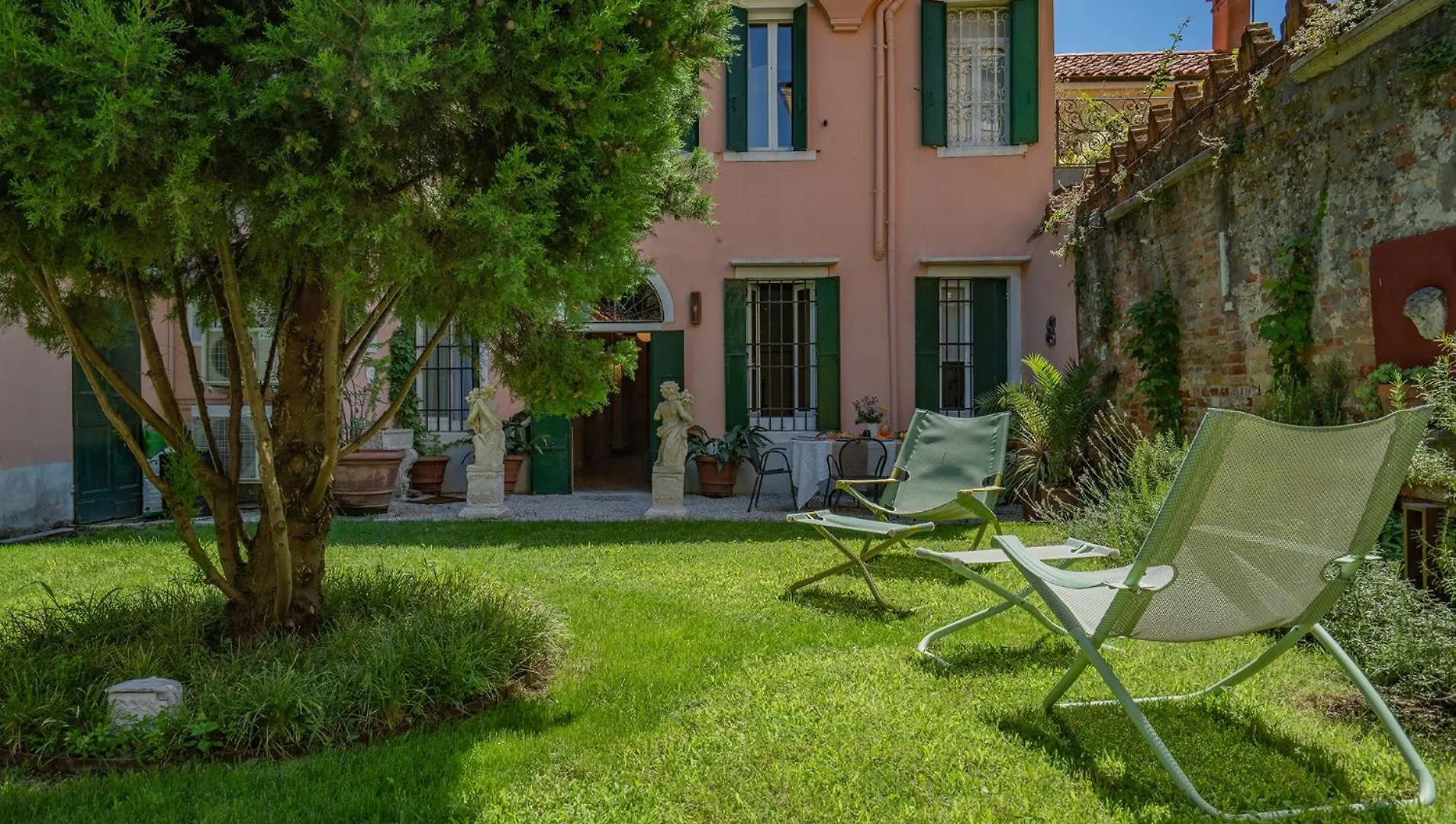Casa Della Sensa 1 Garden & Canal View Venice Apartment