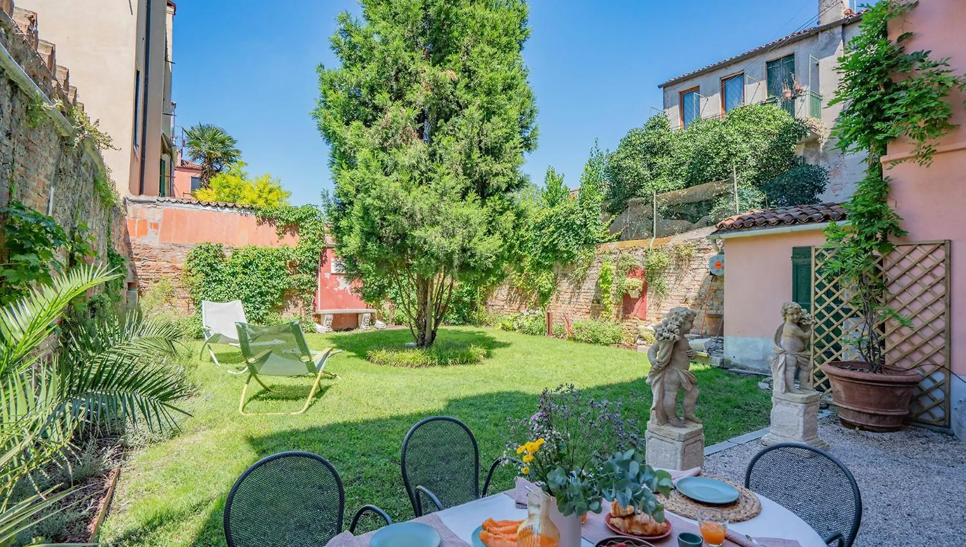 Casa Della Sensa 1 Garden & Canal View contacts