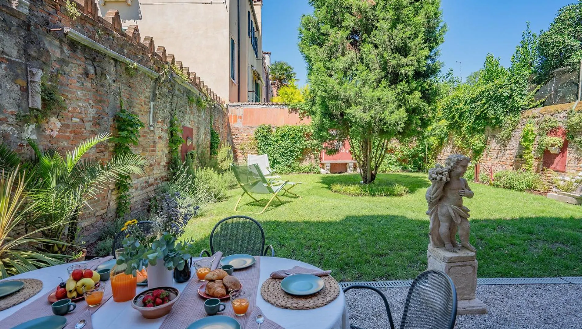 Apartment Casa Della Sensa 1 Garden & Canal View Venice Italy